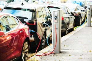 نحوه شارژ باطری خودروهای برقی و هیبریدی چگونه است؟